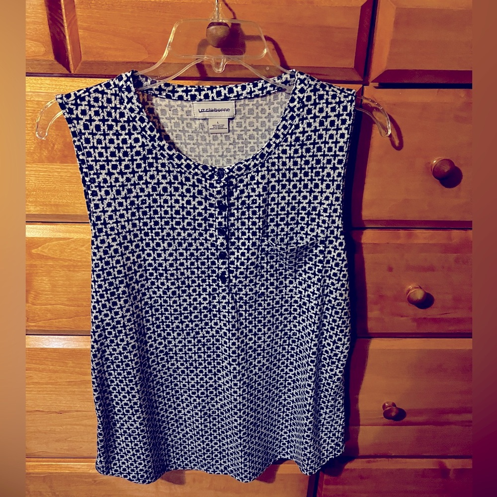 Liz Claiborne Large Blue pattern Shirt